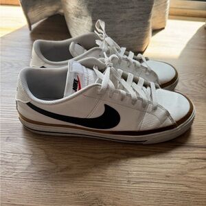 Nike Men's White and Black Sneakers
